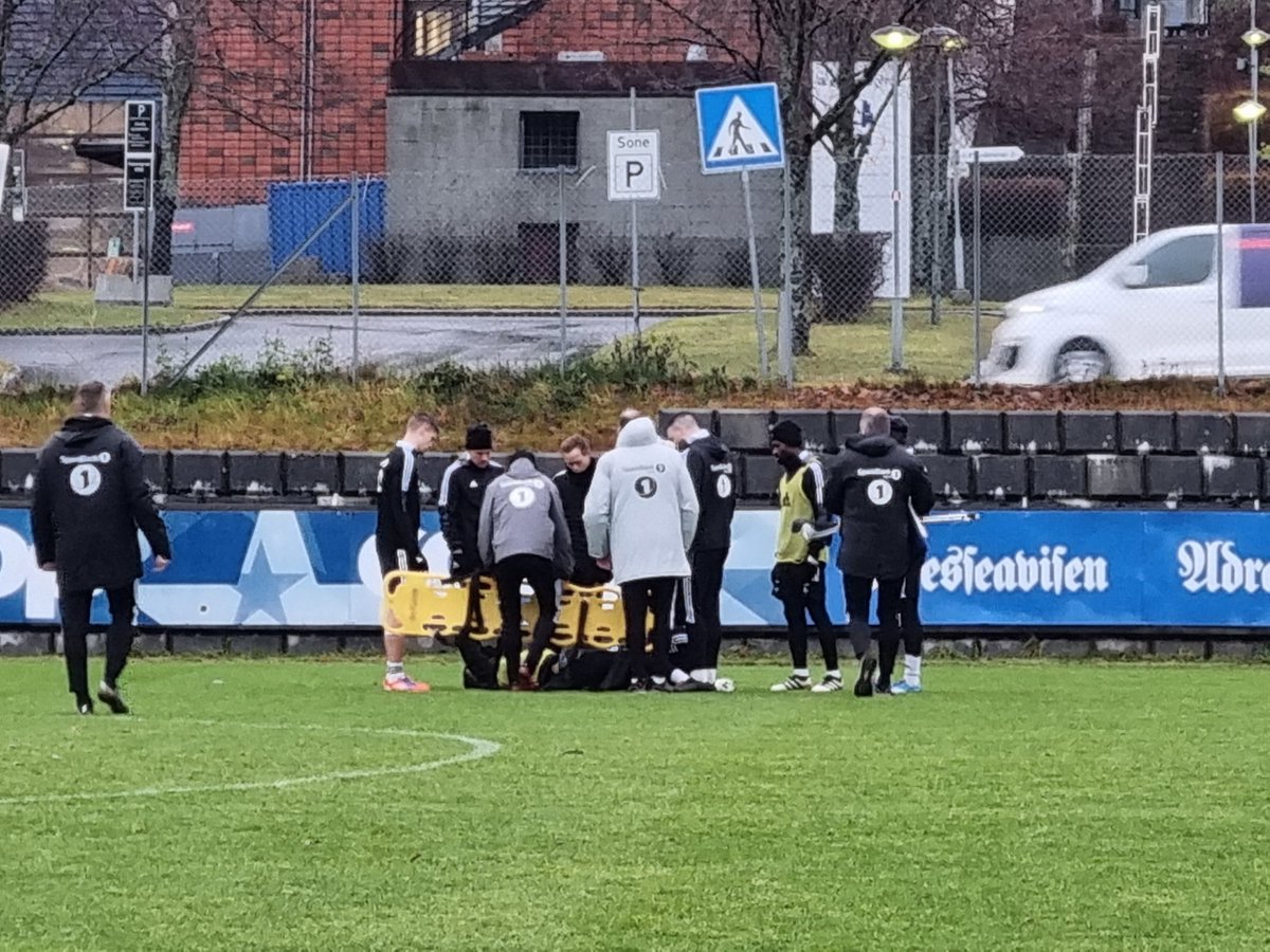 Smell for Vagic. Au au au. Springes ut med båre nå.