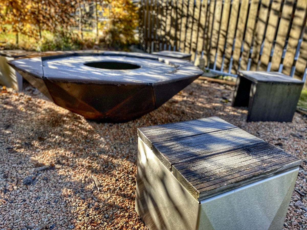 KainerMartin's tweet photo. 🥶Today #jackfrost is here 🥶
#martinkainer #designgrill #martinkainerdesigngrill #zillertal #grill #bbq #fireplace #feuerstelle #feuerschale #cold #ice #frost #frosting #design #art #fireandice #fuego #ringoffire #timetogrill #grilltime #365days #winter #soon #designer #tirol https://t.co/3VYPSZIbAp
