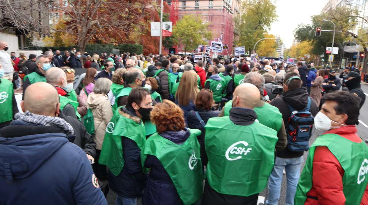 CSIFnacional's tweet photo. #CSIF secunda las concentraciones en las delegaciones y subdelegaciones de Gobierno contra la reforma de la Ley de Seguridad Ciudadana.

📢 Exigimos que se defienda la autoridad, la dignidad y la seguridad de profesionales y ciudadanos.
#NoalaEspañaInsegura #EspañaInsegura https://t.co/jvAZZdEcsj