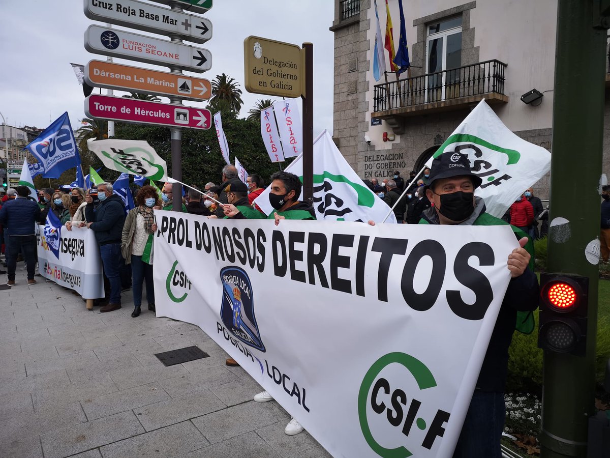 CSIFnacional's tweet photo. #CSIF secunda las concentraciones en las delegaciones y subdelegaciones de Gobierno contra la reforma de la Ley de Seguridad Ciudadana.

📢 Exigimos que se defienda la autoridad, la dignidad y la seguridad de profesionales y ciudadanos.
#NoalaEspañaInsegura #EspañaInsegura https://t.co/jvAZZdEcsj