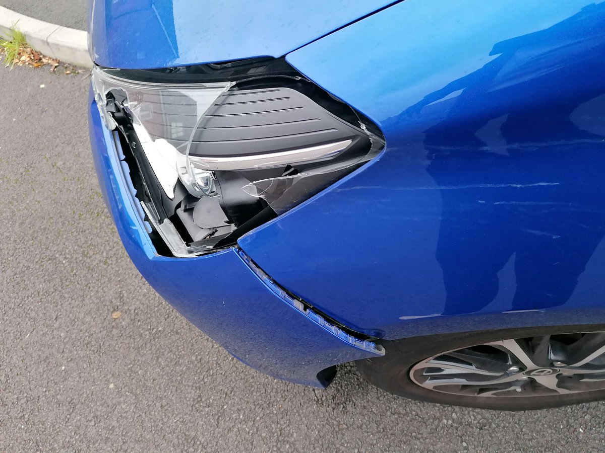 BrukusMaximus's tweet photo. @highwaysagency @HighwaysNWEST @MENnewsdesk my partner was almost killed on M62 by a thick sheet of yellow plastic on the road. Nobody is taking responsibility! She is in for £££ in damages of her car. Who is ensuring public safety for unsecured loads? #help #highwaysafety https://t.co/2uY1kVxTUP