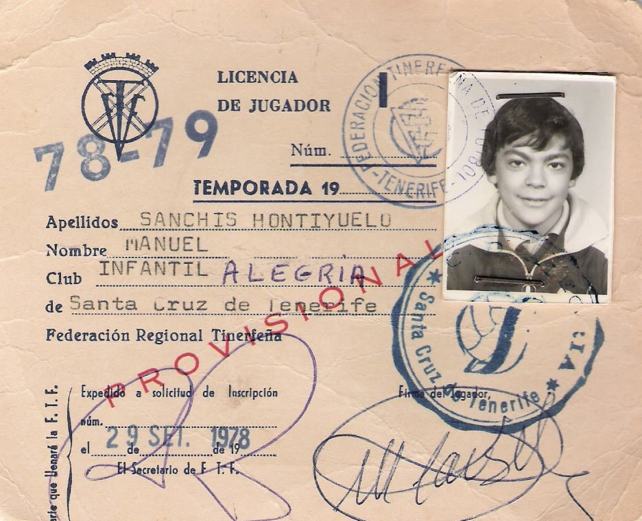 FOTOS HISTORICAS O CHULAS DE FUTBOL - Página 5 FE9NQISWUAAfOcY?format=jpg&name=medium