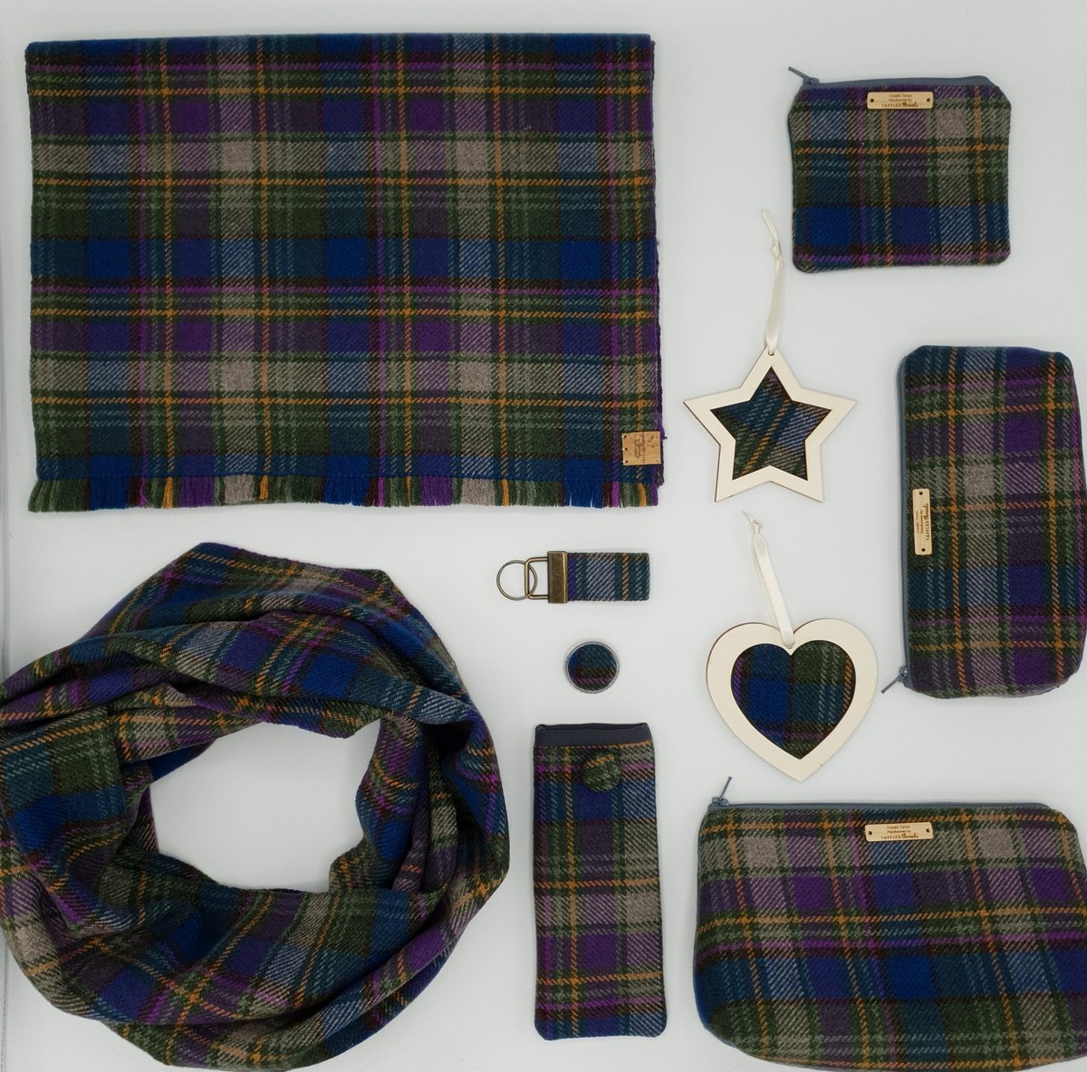 Delighted to introduce my second new tartan of the week The Craobh Tartan (pronounced kroove) pop over to my <a href="/folksy/">folksy</a> shop to read the full story
folksy.com//shops/Taffled…
#tartan #Scotland #design #shopsmallbusiness #shopsmalluk