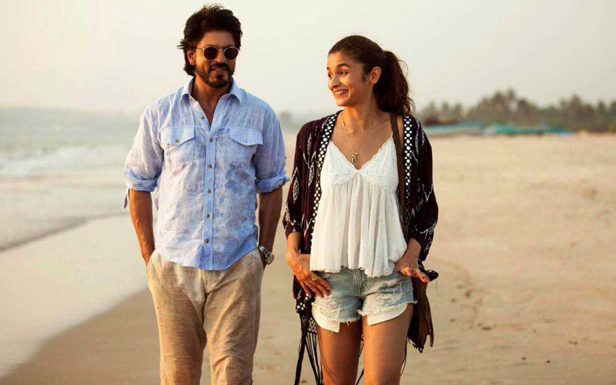 BombayBasanti's tweet photo. #5YearsOfDearZindagi (Nov 25)

#DearZindagi by #GauriShinde featuring #AliaBhatt #IraDubey #KunalKapoor #AngadBedi #AliZafar &amp; Superstar #ShahRukhKhan 
@aliaa08 @iamsrk @gaurikhan @DharmaMovies @RedChilliesEnt @karanjohar https://t.co/wDuAK1DatG