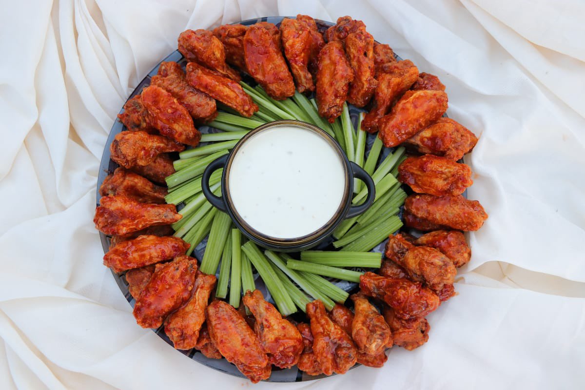 DukeWingz's tweet photo. If you’re in the Johannesburg area order our delicious wings! Fries &amp; celery included as an add on. Place your order and WhatsApp 0793038711
#Johannesburg #Foodie #order #delivery #catering #SouthAfrica https://t.co/F24Zz0AK8s