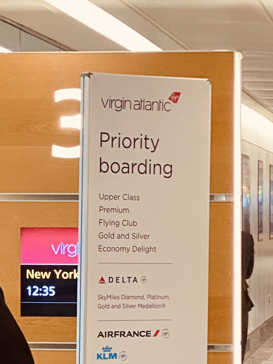 MissJoEdwards's tweet photo. ✅cleared all the red tape for US travel
✅credit card, shopping list &amp; a spare suitcase with 
✅Thanksgiving &amp; Black Friday weekend beckoning
#britsareback ✈️🇺🇸🍎🚖🗽 https://t.co/y8EgETEeOu