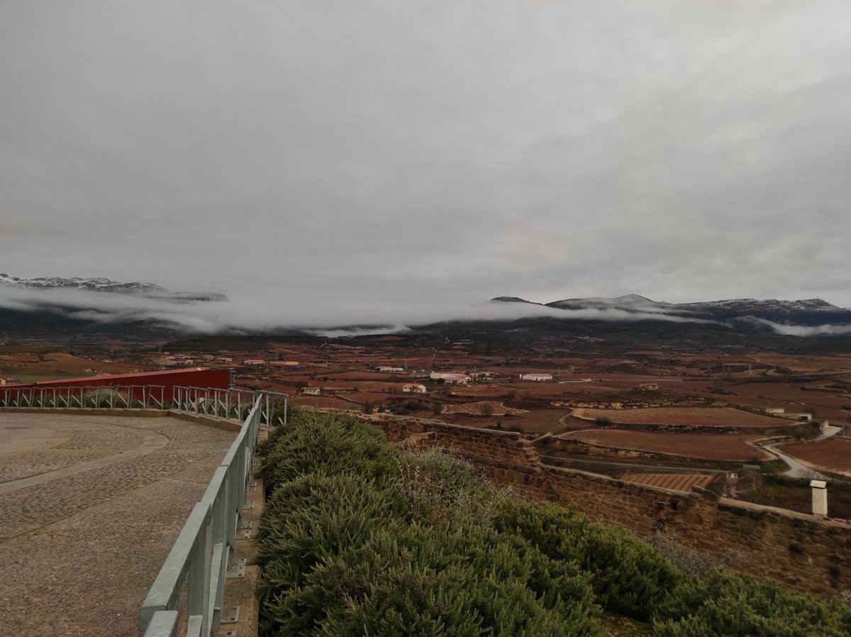 Nieve en las cumbres de #SVSonsierra ❄️     👉🏻 Recuerda el horario del a oficina de turismo de miércoles  domingo  de 10 a 14 📲 609274488 o en  🖥️  svsonsierra.es  #ReservaLaRioja #Reservaparavolver, vuelve a #SVSonsierra con <a href="/lariojaturismo/">La Rioja Turismo</a>