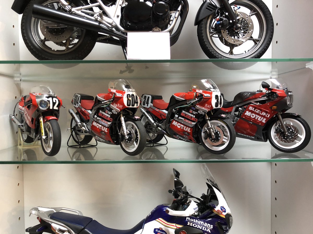 kokoapienu's tweet photo. 私の
製作ルームに来ると
これらが観られます
(何⁉︎アピールだw)
#SUZUKI
#刀
#ヨシムラ
#MotorcycleModels https://t.co/G85rsUqZ43