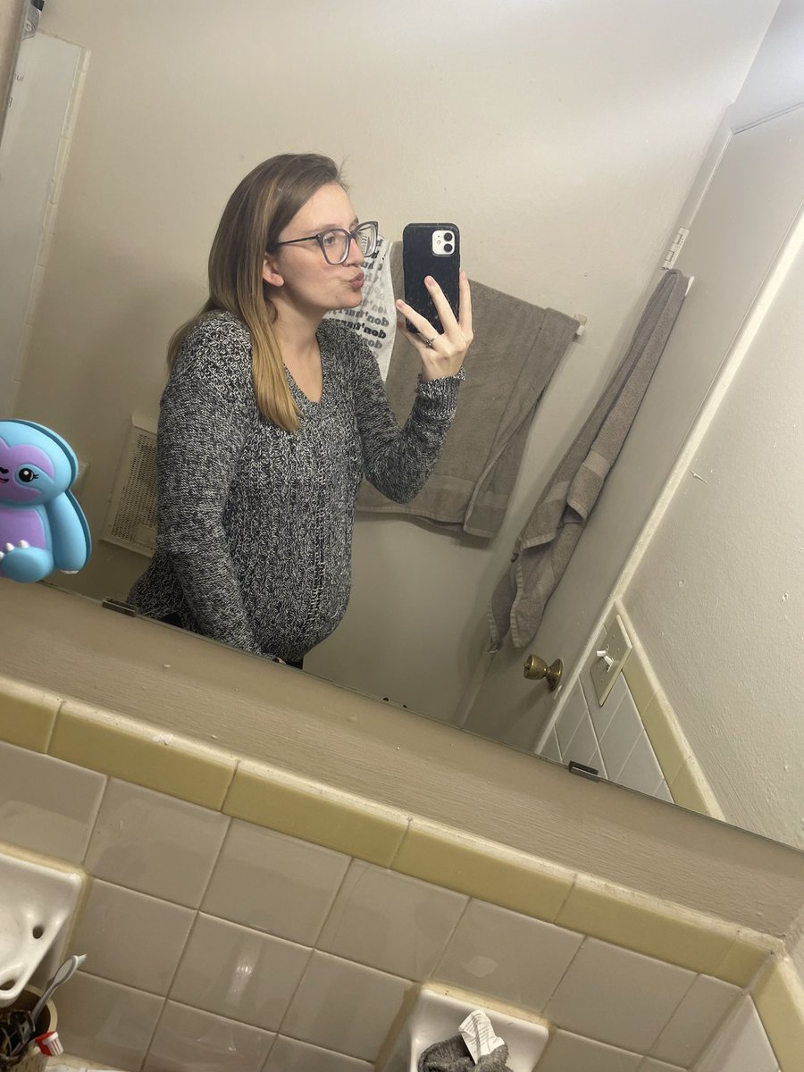Katie_080700's tweet photo. 33 weeks today 💕🥰❤️ https://t.co/ZaSUIkXdNM
