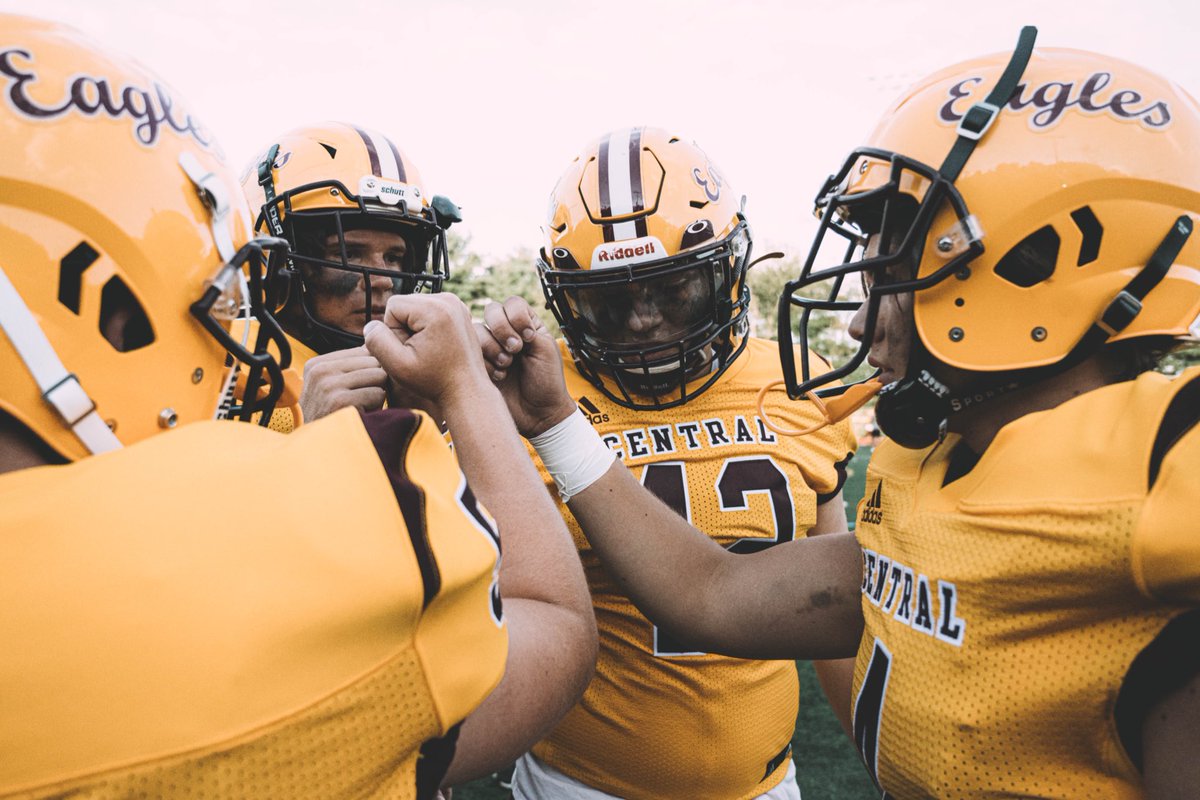 Central_Reg_FB's tweet photo. Liberty

First Team Defense 

DL - Logan Brennan 
@logan_brennan_ 

DL (EDP) - Aaron Josa
@aaron_josa 

LB - Anthony Musso 
@AnthonyMusso11 

LB - Alex Bechtle 
@AlexBechtle 

DB - Danny Morris 
@mgbdanny07 

DB - Colin Steimle 
@ColinSteimle 

DB - Dom Fraulo
@FrauloDominick https://t.co/0vL4mA4EiB