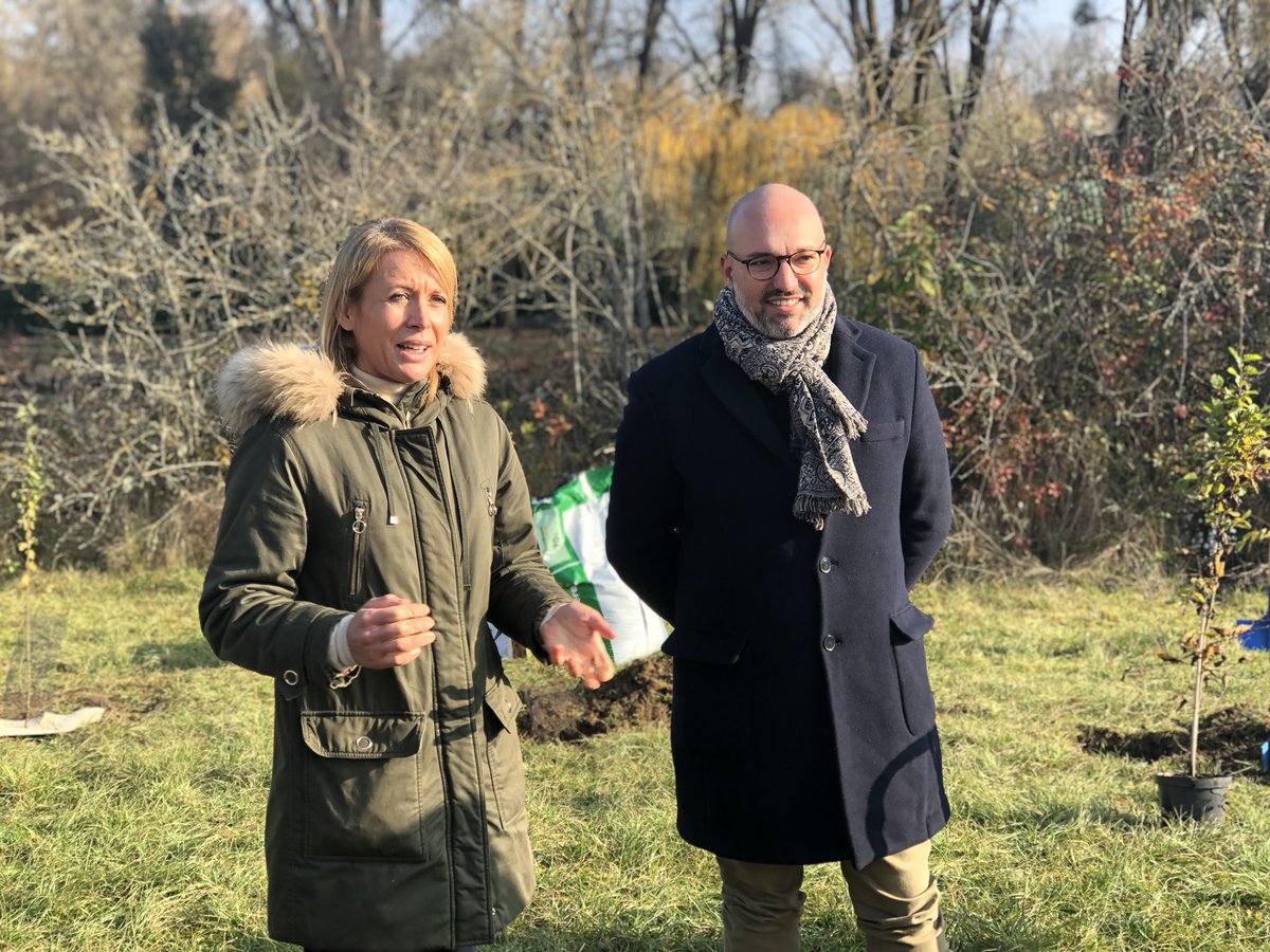 nkoenders's tweet photo. đłđ§ Plantation symbolique ce matin, avec mon collĂšgue @ahoareau21, de 200 arbres sur les champs captant des Gorgets Ă la Fontaine dâOuche, Ă lâinitiative dâ#Odivea et de la ville de #Dijon. https://t.co/bgRaxVR6F6