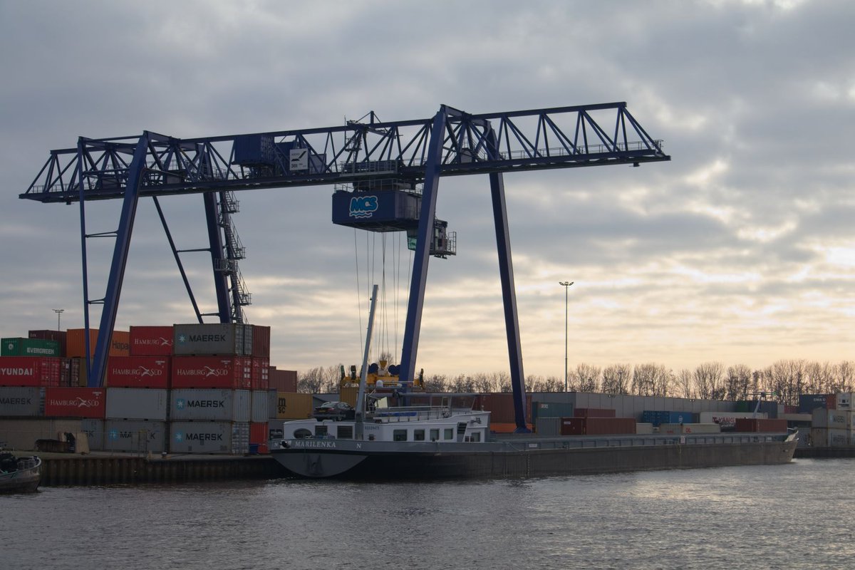 Afgelopen week zat Port of Zwolle in de uitzending van De Nieuwe Economie van RTLZ-Nieuws-NL. In dit item vertelt Jeroen van den Ende over de rol van Port of Zwolle als logistieke hub voor circulaire bedrijvigheid.
Uitzending gemist; item terugkijken? youtu.be/V31JPqPIREA