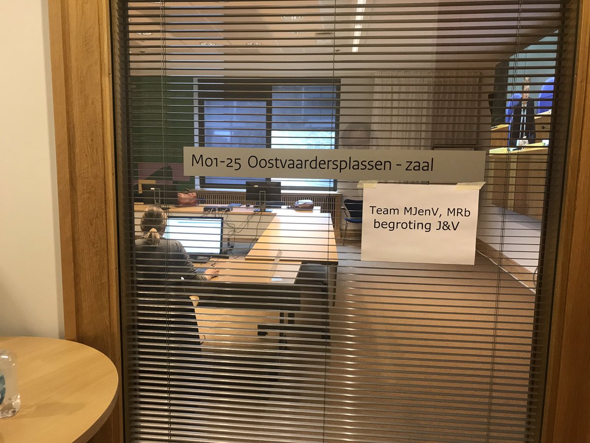JochgemvOpstal's tweet photo. En we zijn begonnen! De begrotingsbehandeling van @ministerieJenV. Na de beantwoording van 699 schriftelijke vragen vorige week, is het nu de beurt aan 29 Kamerleden om mondeling vragen te stellen. Iedereen staat, op het departement en thuis, klaar om deze zsm te beantwoorden! https://t.co/4PwSQ3OFYG