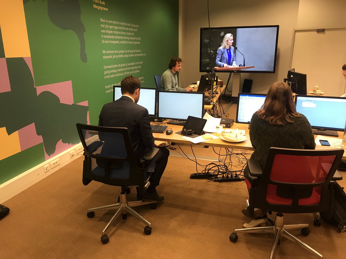 JochgemvOpstal's tweet photo. En we zijn begonnen! De begrotingsbehandeling van @ministerieJenV. Na de beantwoording van 699 schriftelijke vragen vorige week, is het nu de beurt aan 29 Kamerleden om mondeling vragen te stellen. Iedereen staat, op het departement en thuis, klaar om deze zsm te beantwoorden! https://t.co/4PwSQ3OFYG