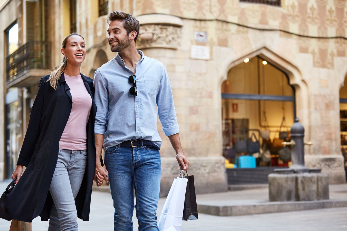 MotleyFoolUKPF's tweet photo. Looking for a more #rewarding way to shop when picking up #presents this #festive season? With so many cards offering rewards on top of all their other perks, shopping smart and collecting points can be a valuable way to help tick everything off your list: https://t.co/DG1WNX01jk https://t.co/0UVwttst8T