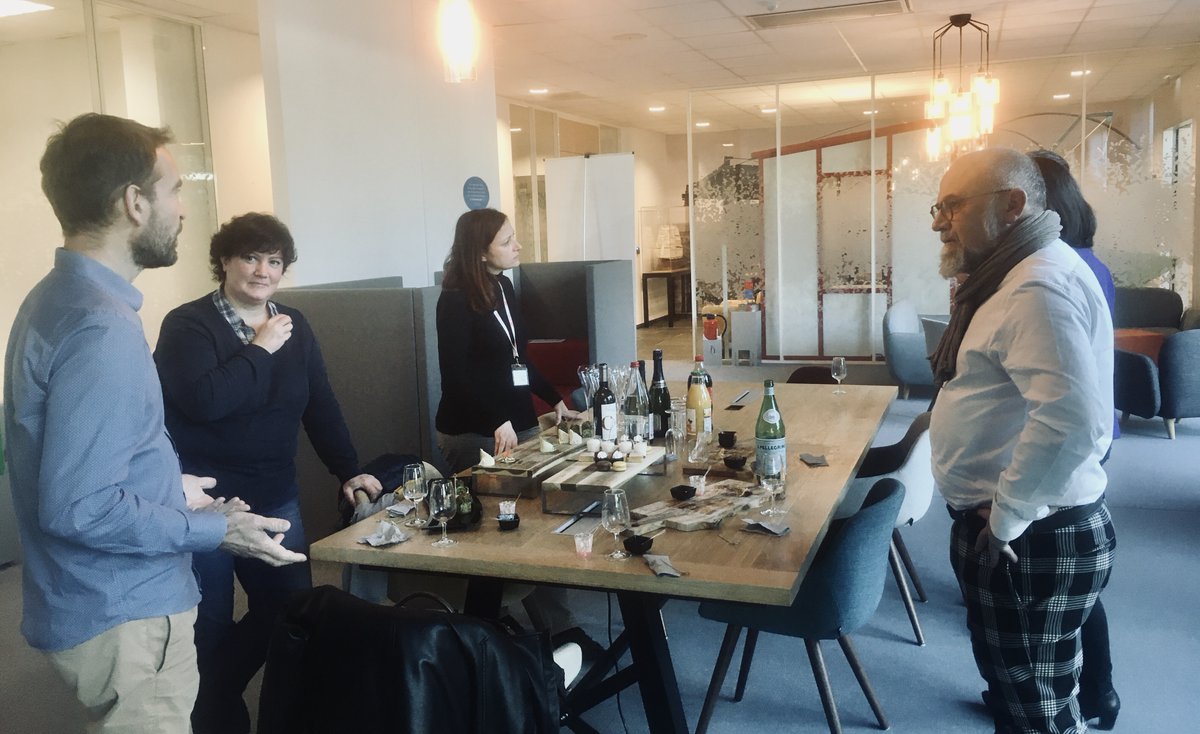 Nous espérons que le webinar vous a plu. 
Vous étiez inscrit•e ? Le replay est dans vos 📩 
Le cas échéant, on vous partage vite l'article du blog.

Un grand merci à Amélie, Carole, Manon &amp; Thierry pour votre participation. Merci #Vitibanque pour cet accueil et ce bon buffet 🍷