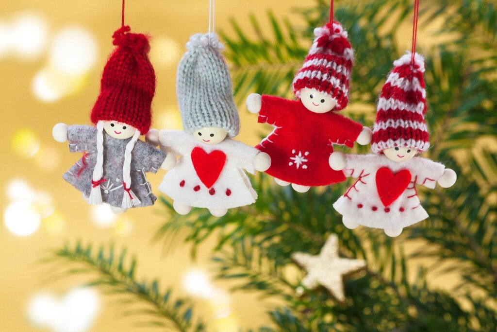 BvilleParish's tweet photo. This Saturday, 27 November!! Bournville Christmas Festival, 4-6pm on the green and in St Francis church. Craft and food stalls, carol singing, a nativity trail, and Santa! 
The Bournville Christmas Tree lights will be switched on at 5pm. https://t.co/KpOlyAd5ta