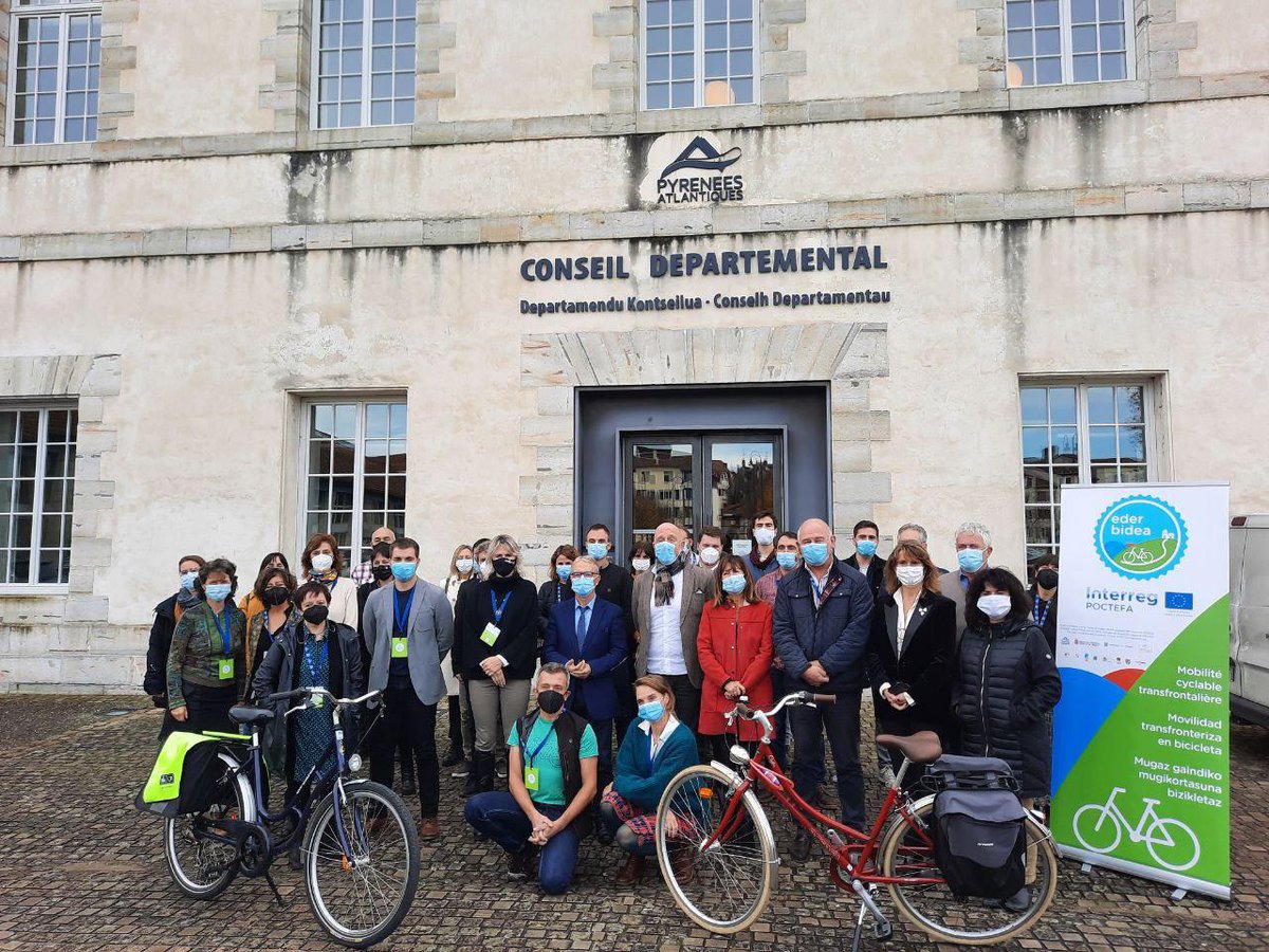 🙌 <a href="/anderiturri/">Ander Iturri 🇪🇺🇺🇦</a>, director de <a href="/MugikortasunGip/">Gipuzkoa Mugikortasuna eta Lurralde Antolaketa</a>, ha participado hoy en el cierre del proyecto #Ederbidea en #Bayona, un proyecto que busca potenciar el uso cotidiano de la #bicicleta. 🚴‍♂️
 #Interreg #Poctefa #le64
Hilo👇