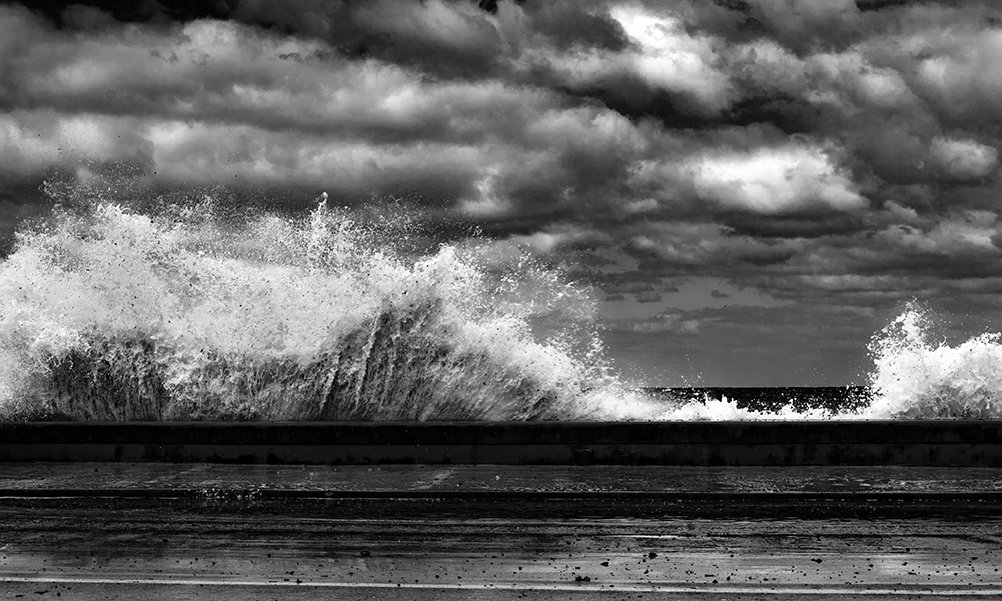 LazoDuke's tweet photo. The littoral collection captures through black and white photography, the spectacle of lights and shadows that the sea produces when it hits the city wall.https://t.co/gYesNRX4YW https://t.co/ZUg1pKeE0d