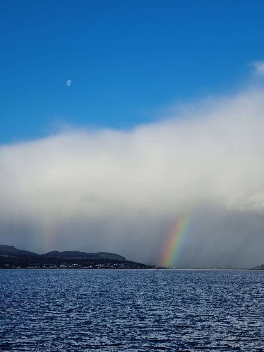 discinverclyde's tweet photo. "Two Rainbows &amp; the Moon"

Thanks to @StephenAHenry for the photo

#DiscoverInverclyde #Gourock #Inverclyde #Scotland #VisitScotland #ScotlandIsCalling #YCW2021 #Outdoors #AutumnPathDays #EverydayWalking #WestCoastWaters #FirthOfClyde #RespectProtectEnjoy #immerseyoursenses https://t.co/8vbG8vRqSS