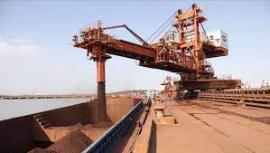 alexeconomist's tweet photo. EMBARQUES DE MINÉRIO DE FERRO 🚢

1-) Entre 15 e 21 de novembro, o volume total de minério de ferro embarcado ( não necessariamente somente para a China) dos 19 portos e 16 empresas de mineração na Austrália e no Brasil totalizou 25,8
milhões de toneladas (Mysteel)  🧶 https://t.co/qsD32anHuO