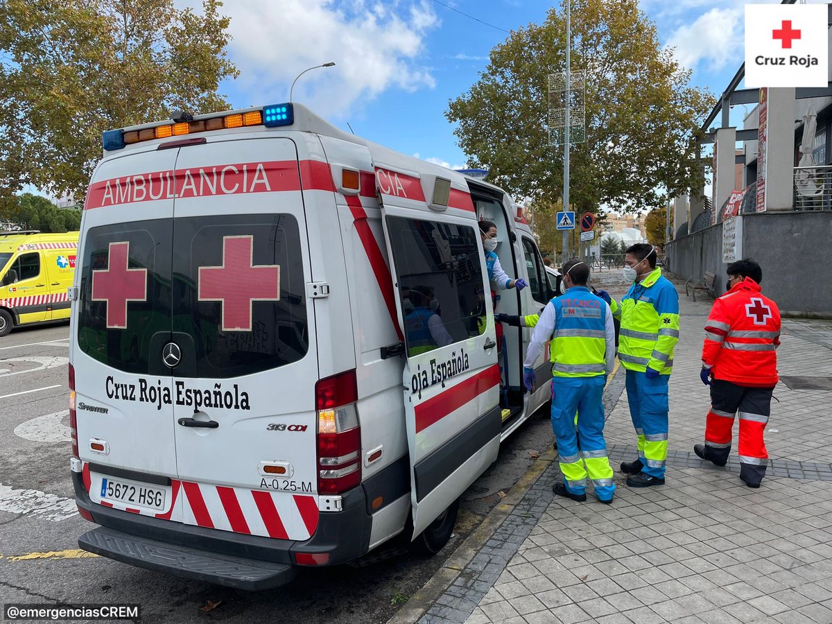 emergenciasCREM's tweet photo. #PCRRecuperada

Tras solicitud desde #SUMMA112 uno de nuestros #SVB colabora con VIR, Jefe de Guardia y Logística Asistencial del SUMMA112 en la atención de una persona en PCR en #RivasVaciamadrid.
Tras revertirla se evacua al Hospital.

#ASEM112 https://t.co/k5wNMz9hjC
