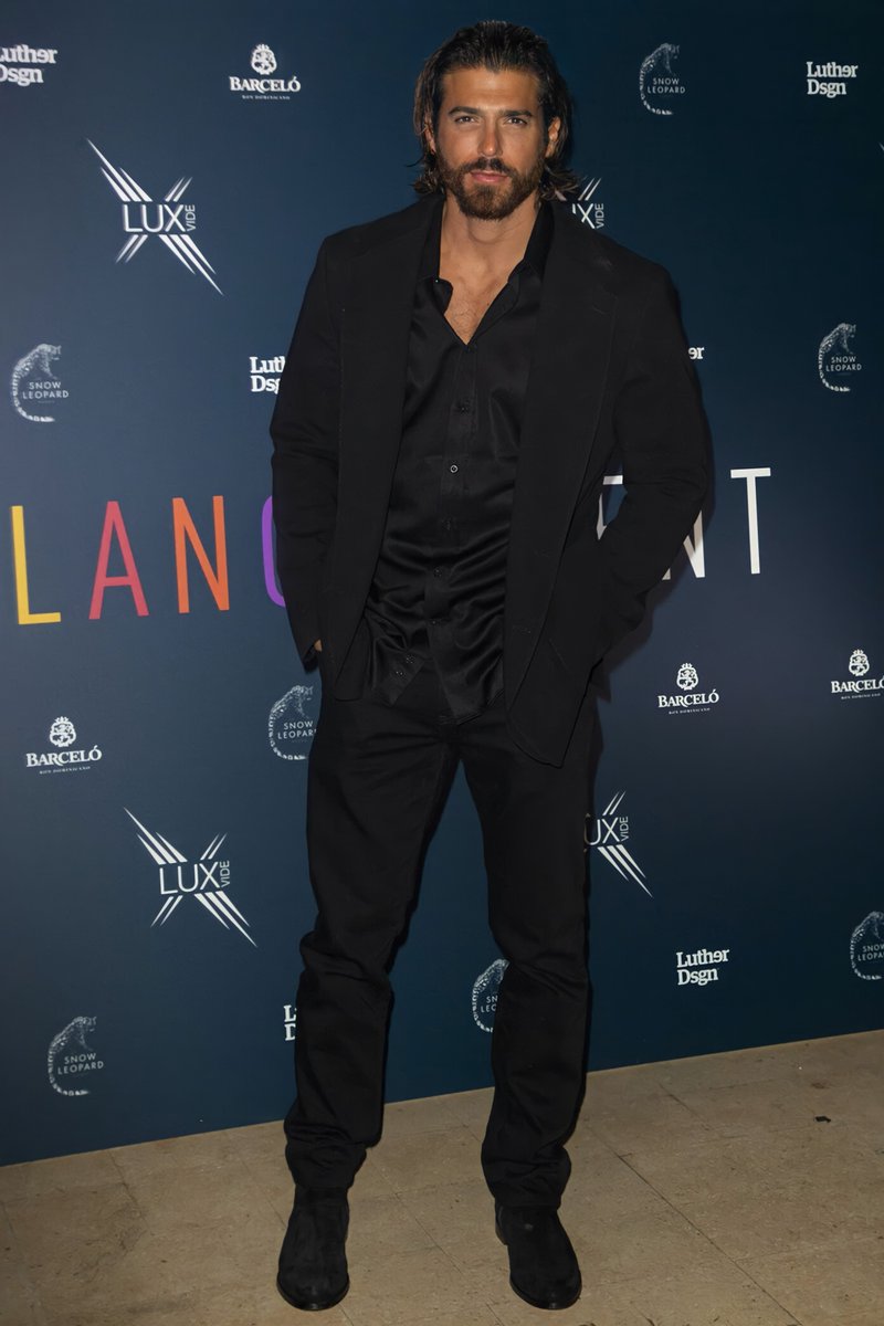 akilezna's tweet photo. #Globalnubiaawards2021
I vote #CanYaman for #globalactoroftheyear
#Globalnubiaawards2021 #nubian https://t.co/vlkBBfyXdS