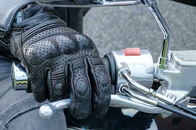 You might wonder if all the technology on your motorcycle actually makes it safer to ride. Eric Teoh of the Insurance Institute for Highway Safety tells us how ABS on motorcycles saves lives. <a href="/IIHS_autosafety/">IIHS</a> 

horizon.bmwmoa.org/episode-124-er…
