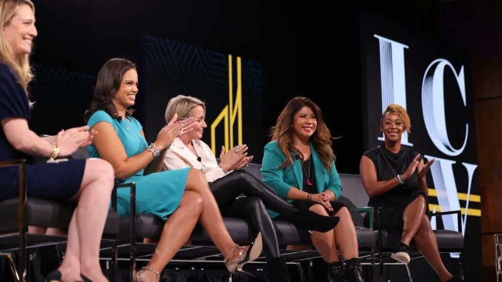 DebrahCharatan's tweet photo. Tune in as top women leaders get real about some of the most challenging issues facing women working toward leadership roles in real estate today https://t.co/yZC5w3DowW https://t.co/fGeq4VgSPS