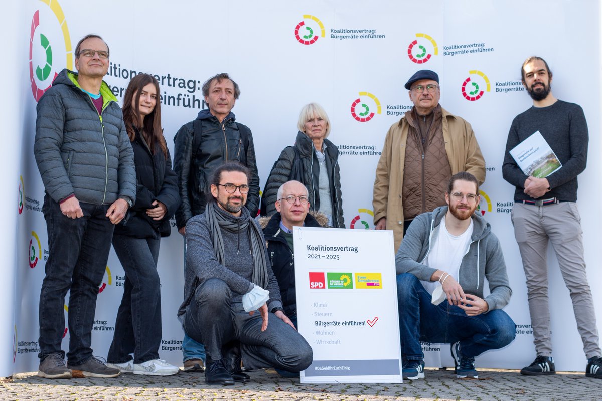 Wir haben alle überzeugt, jetzt kann es wahr werden: Die Ampel-Koalition will, dass der Bundestag #Bürgerräte zu konkreten Fragestellungen einsetzt und organisiert. 🎊🤩🥳
#Koalitionsvertrag #Ampel #Ihrseideucheinig
mittendrin.buergerrat.de/aktuelles/ampe…