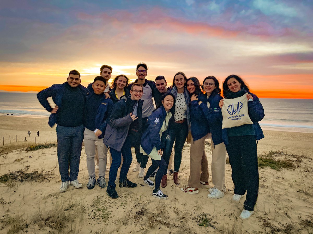 CLilleProjets's tweet image. L&apos;équipe de Centrale Lille Projets était présente le week-end dernier au Congrès National d&apos;Hiver des Junior-Entreprises, un bel événement dont nous nous souviendrons longtemps ! ☀️👠👔