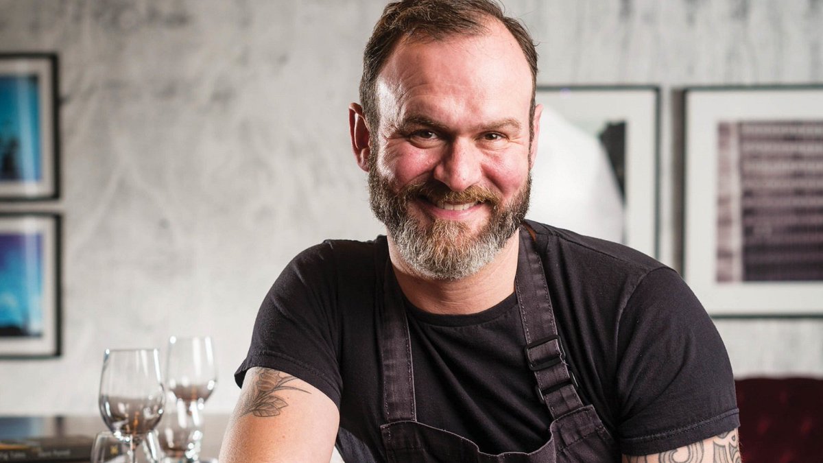 ShakespearesEng's tweet photo. Have you heard? Celebrity chef Glynn Purnell’s next venture will be in the picturesque Warwickshire town of Henley-in-Arden. A traditional pub on the High Street will be rebranded as The Mount: https://t.co/kXQ5Dpdrnm

We can't wait to visit! 

#VisitWarwickshire #BuyEatLocal https://t.co/bEAEAlfN5u