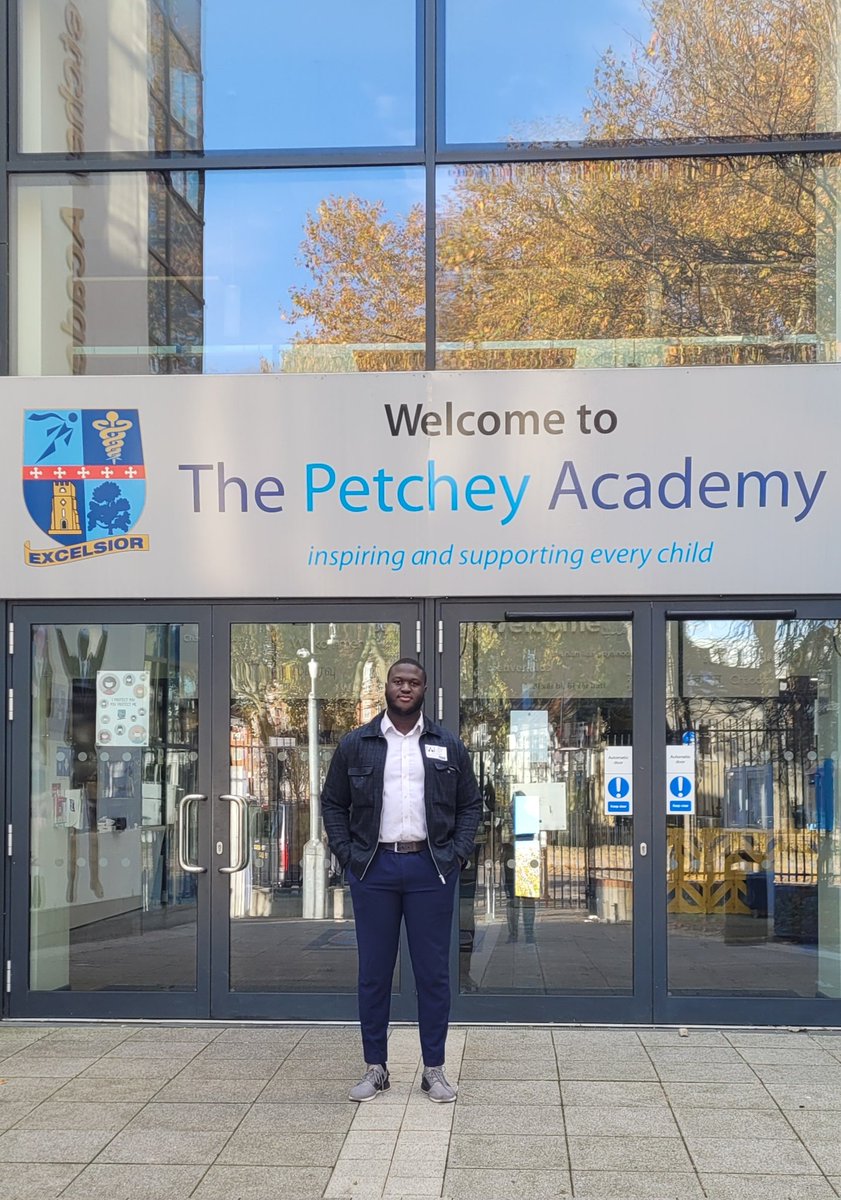 excelsiorcst's tweet photo. We were honoured to have Claudio, #PetcheyAcademy #Alumni, coming to speak to our year 13 students about the #projectmanagement and #hardwaremanagement #apprenticeships at #Bloomberg. Taking an #apprenticeship pathway can lead to great things. https://t.co/Z5bwhiJmVV
