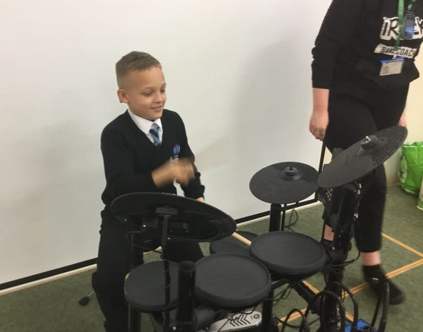 AllFaiths_TSAT's tweet photo. Enjoying our @weareirock assembly today.
#ThinkingArtistically #ThinkingInclusively #ProudtobeTSAT https://t.co/uVVp81GD2s