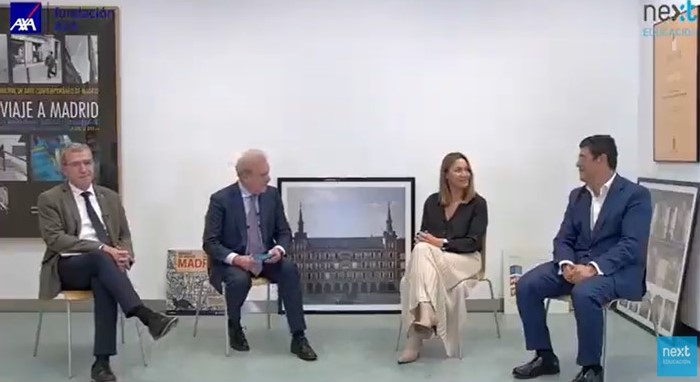 FundacionAXA's tweet photo. 📌Hoy, en el #ForoNext @Nextibs, diferentes expertos han hablado de la situación de despoblación en el entorno rural del país. 
En palabras de nuestro vicepresidente 
@LSaezJauregui:
“La edad media de España envejece seis horas cada día. Cada cuatro años, España envejece un año”. https://t.co/ytEIMYKlkj