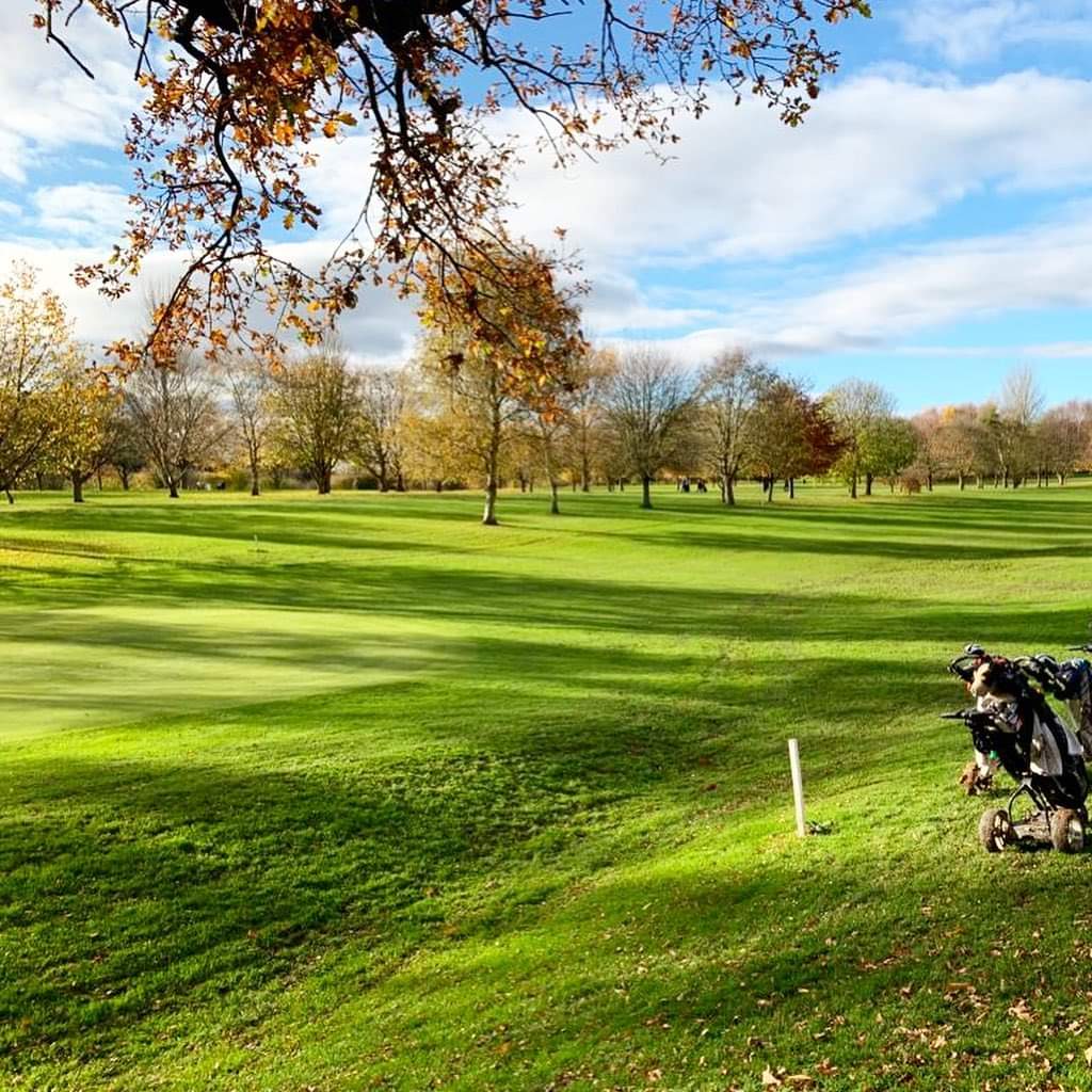 ClaysGolf's tweet image. Book your Tea Time Tee Time online and get a round in after work....
. 
. 
The course is looking amazing. 
. 
. 
claysgolf.co.uk/#teetimebooking