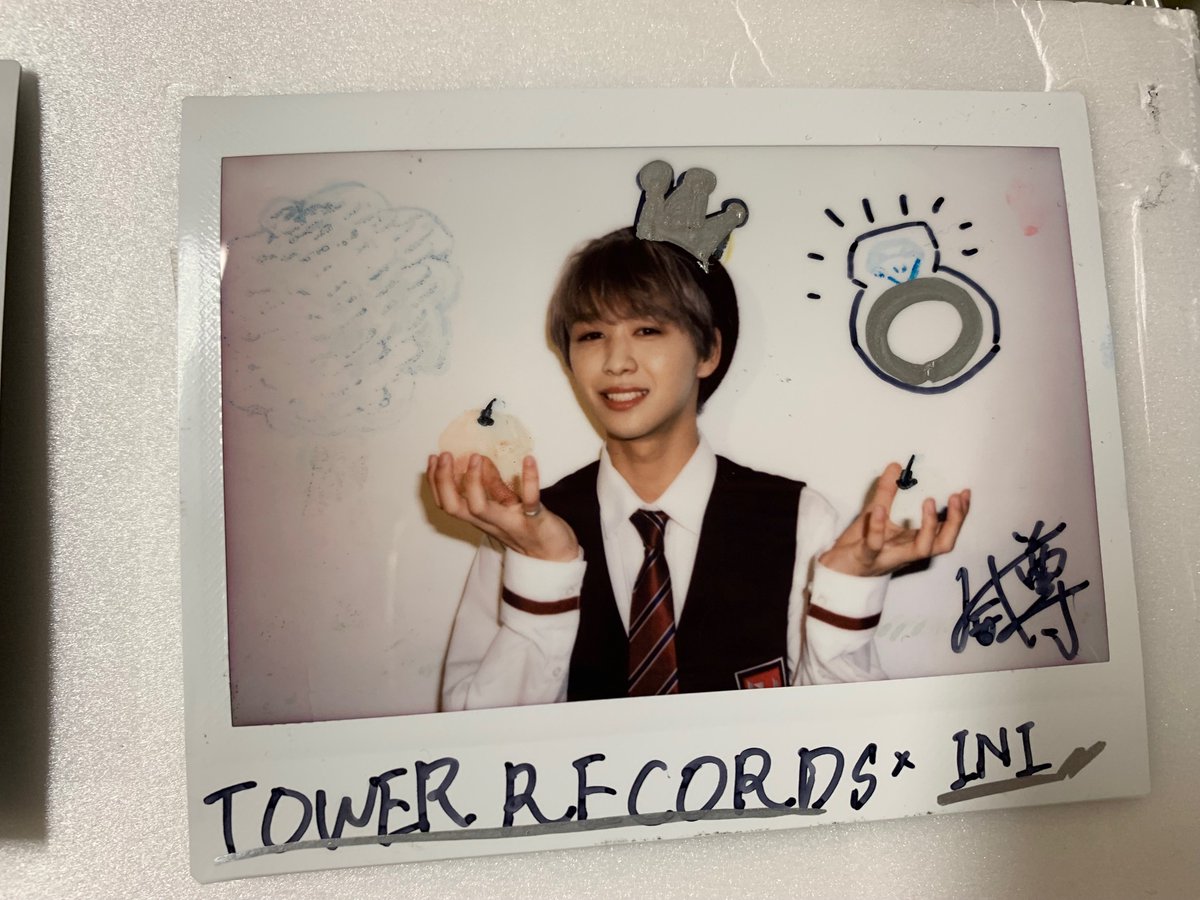INI】 サイン色紙、ポラロイド展示終了しました🙇‍♀️ ご来店が