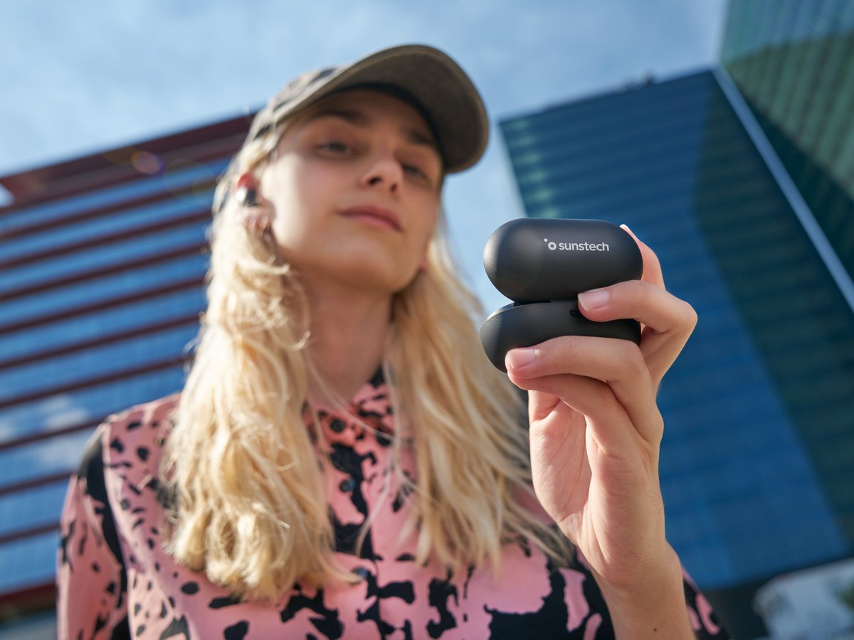Sunstech_es's tweet photo. ¡20h de total autonomía! ¿Qué más se le puede pedir a unos auriculares inalámbricos?
Además, su peso ultra ligero, su sujeción ergonómica y la tecnología IPX4  convierten a los #WavepodsGO en unos todoterrenos, ¡en toda regla!

https://t.co/CToGPQLfUK 
#Wavepods #WavepodsSunstech https://t.co/CxMhuyDT9b