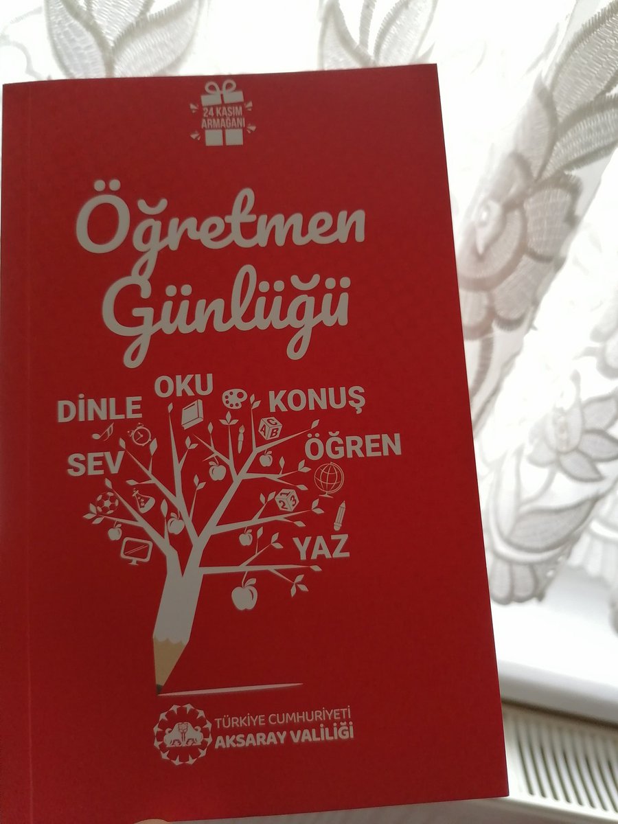 kubrakader7's tweet photo. Teşekkür ederiz hocam, sizin de öğretmenler gününüz kutlu olsun 🌸 @hmzaydg https://t.co/VbxnJhFtOz