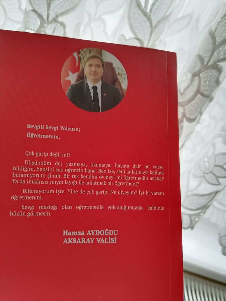 kubrakader7's tweet photo. Teşekkür ederiz hocam, sizin de öğretmenler gününüz kutlu olsun 🌸 @hmzaydg https://t.co/VbxnJhFtOz