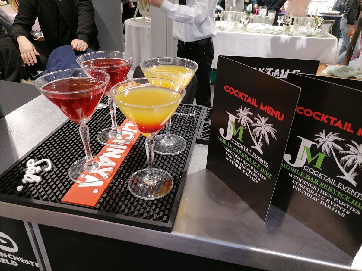jmcocktail's tweet photo. Handcrafted delicious Cocktails at the Molineux Stadium Wedding fayre  by our award-winning team 🍹🥂🍷🤩
.
.
.
#jmcocktails
#mobilebartending
#weddingbar
#partybarhire https://t.co/2bSegIBXBc https://t.co/P2irUmiymI