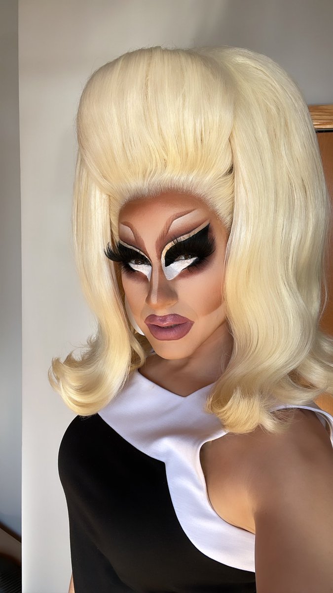 trixiemattel's tweet photo. Somebody lied to her several times and told her that she was fly, hot and sexy and beautiful and she's nothing like that. She's nothing of the sort. https://t.co/rZ5hjasrLU
