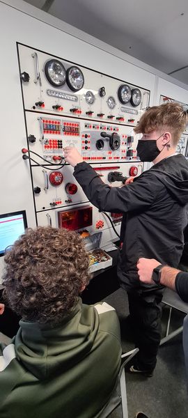 BCA_Maidenhead's tweet photo. On the 11th Nov, our Motor Vehicle team welcomed #Electude on-site to showcase their Mobile Experience Room. A group of our L1 & 2 #students had the opportunity to engage in an engaging interactive learning experience by using rigs to supplement their E-learning https://t.co/gHsrO2Ojud