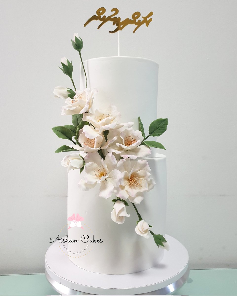 AishanCakes's tweet photo. #rankiun #engagementcake #floralcake #sugarflowers https://t.co/pyyZ0Qq7H8