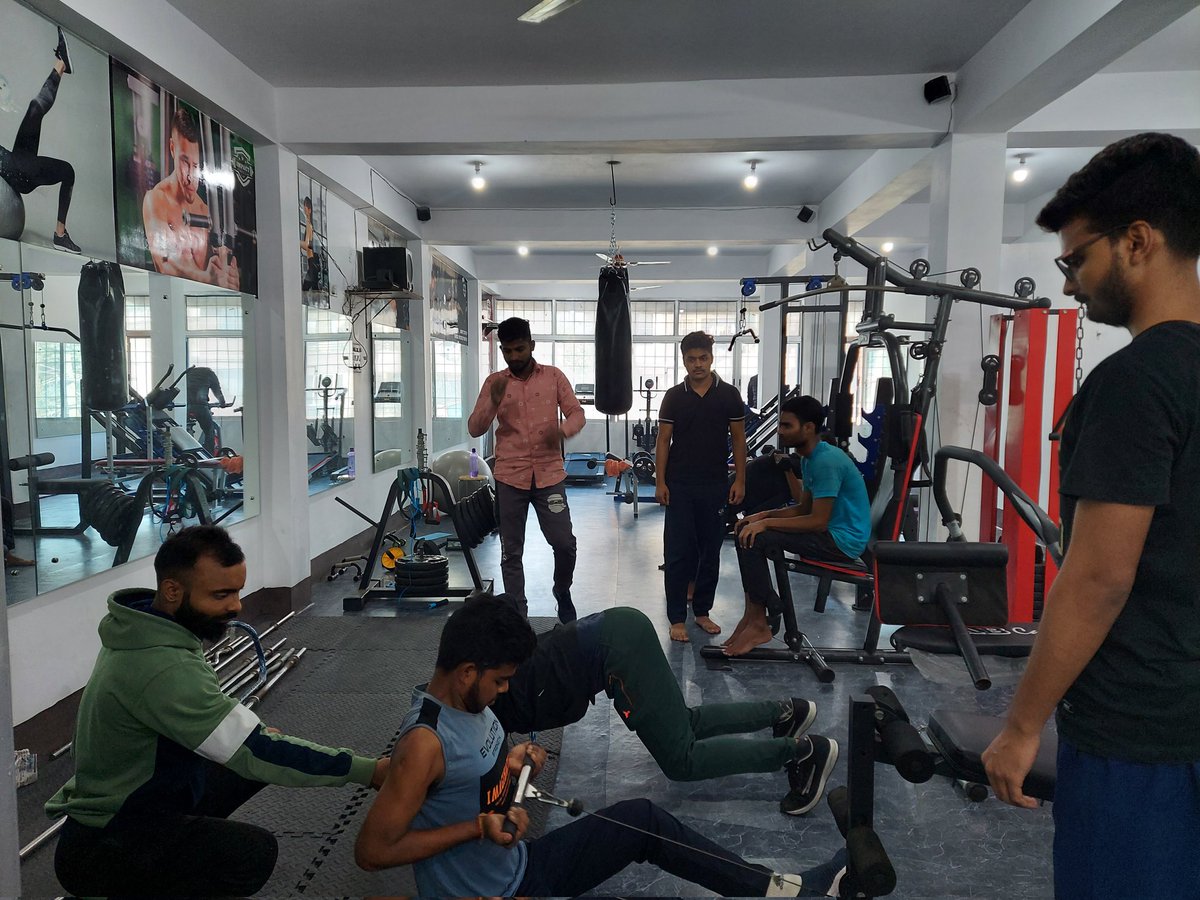 TheIFCPatna's tweet photo. ट्रेनर मनीष जी आपने काम को काफी ईमानदारी से करते हैं । किसी भी संस्था के सफलता का श्रेय उसके संचालक और कर्मचारियों को ही जाता है ।

#ImpactFitnessClub #GymInPatna https://t.co/b5n1g316Jf