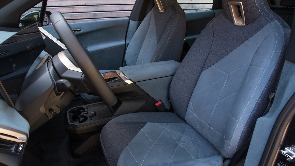 BMW's tweet photo. Take a seat, enjoy the view.
The BMW iX.
#THEiX #BMW #BornElectric https://t.co/YjqsXvhCqC