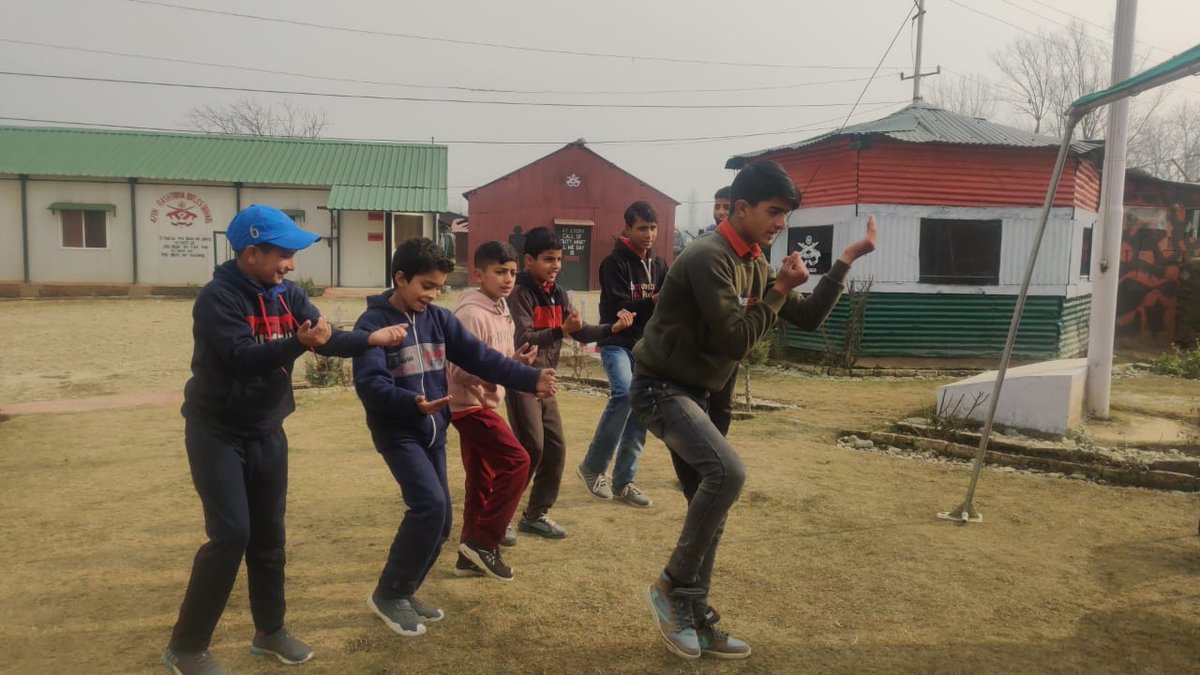 IrshadK87646771's tweet photo. 25 children from Drugmulla village attended A Day With Company Commander.

#IndianArmy
#FitIndia
#KashmirYouth
#SportsForKashmir https://t.co/mmwBNtxvMa