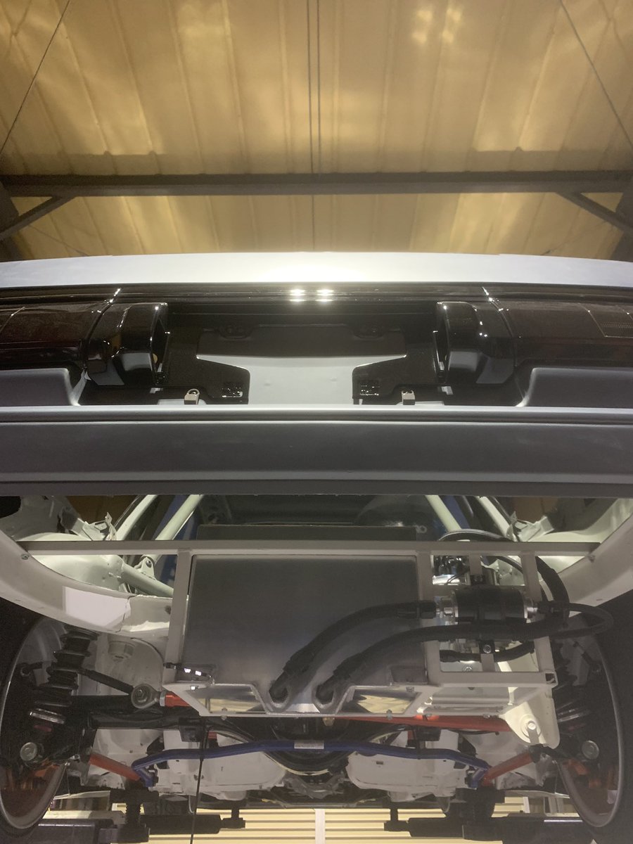 daddy_m_w_kuni's tweet photo. ラッピング終わって帰って来ました✨✨✨
完成まで見せなーい😜😜😜

#ae86 #ge86 #grヤリス https://t.co/jVRhgHHj4p