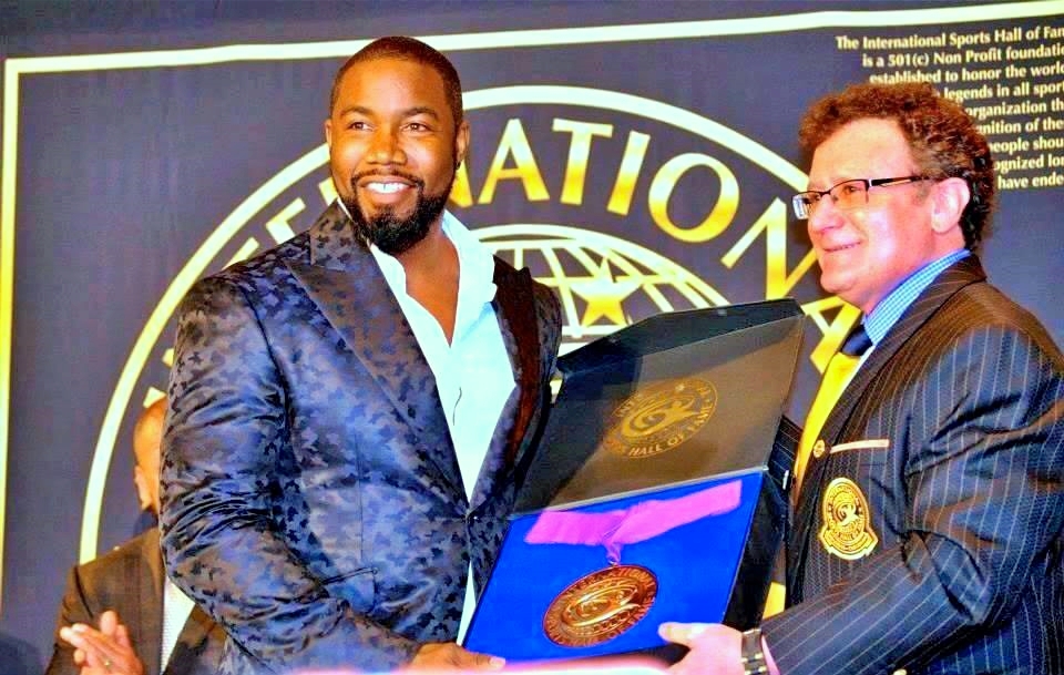 RobertGoldmanMD's tweet photo. Happy 54th Birthday to my brother, superstar Michael Jai White. ICON Awardee and Inductee into the International Sports Hall of Fame.
#michaeljaiwhite #arnoldsportsfestival #RobertGoldman #sportshof https://t.co/peFUDMGrB9