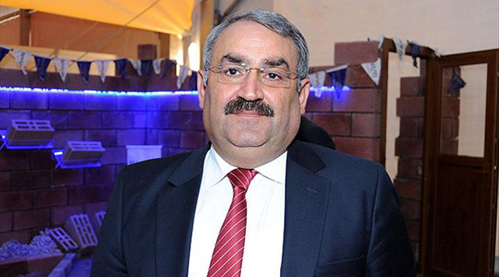 BirGun_Gazetesi's tweet photo. AKP Konya Milletvekili Halil Etyemez, paralel evrenden bildirdi: Çok net söylüyoruz; ülkede yokluk denen bir şey yok, bolluk ortada!
https://t.co/4A7T6aVNwo https://t.co/SyXhjqpB7T